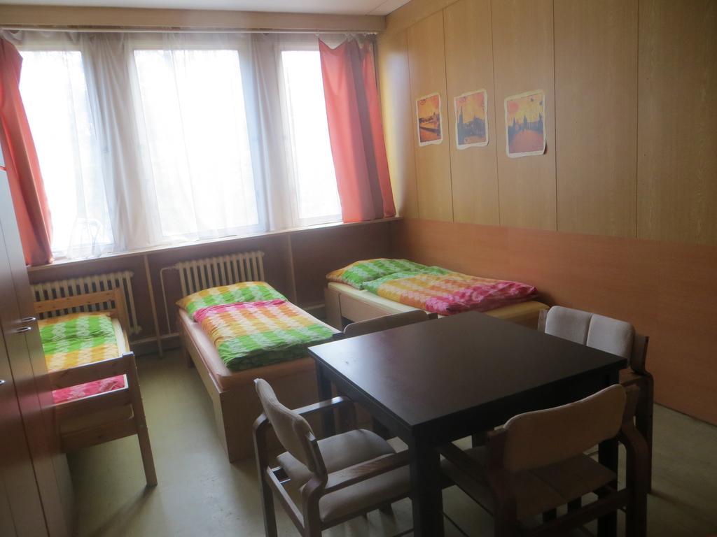 Hostel Monty Říčany Zewnętrze zdjęcie