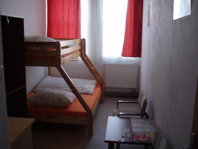 Hostel Monty Říčany Zewnętrze zdjęcie