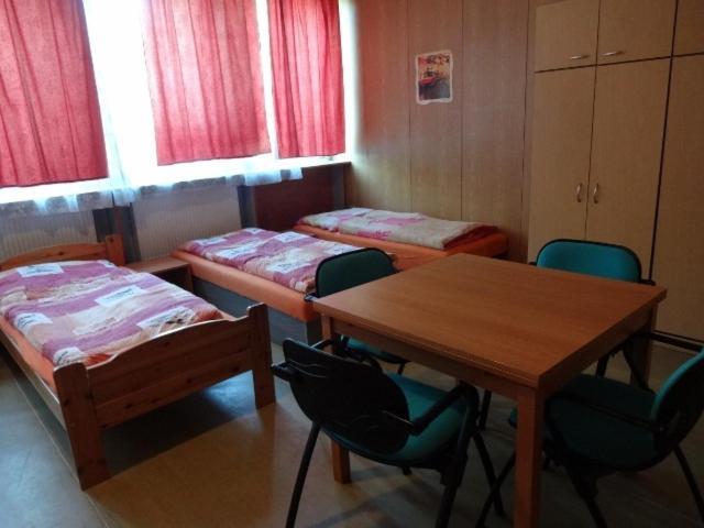 Hostel Monty Říčany Pokój zdjęcie